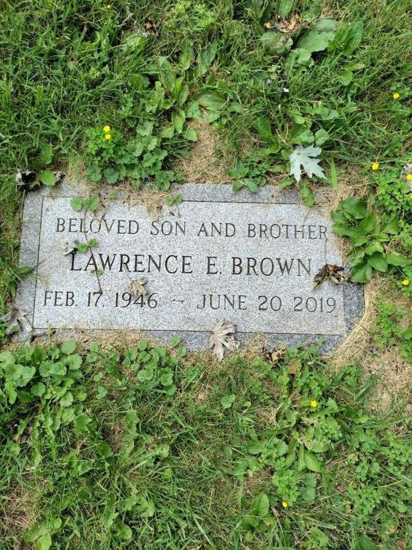 Lawrence E. Brown's grave. Photo 6