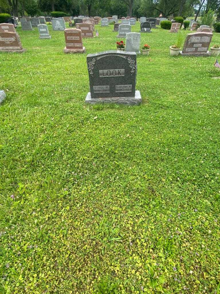 Ethel M. Look's grave. Photo 1