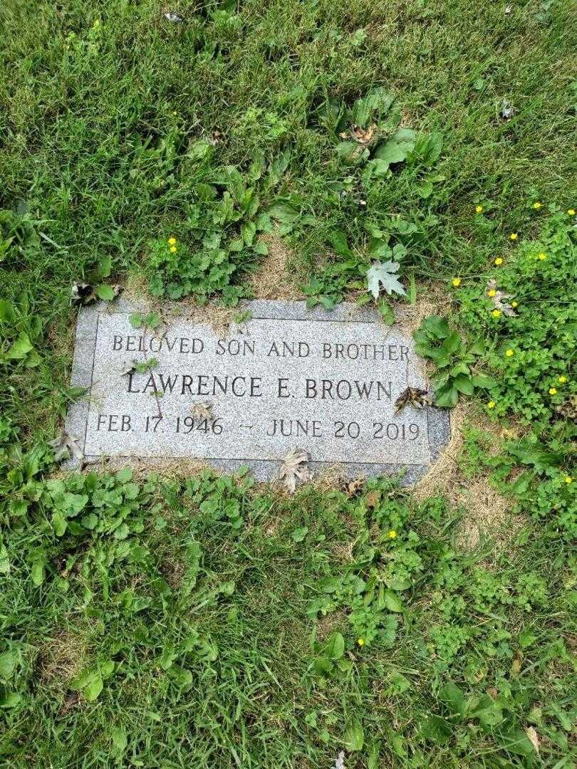 Lawrence E. Brown's grave. Photo 5