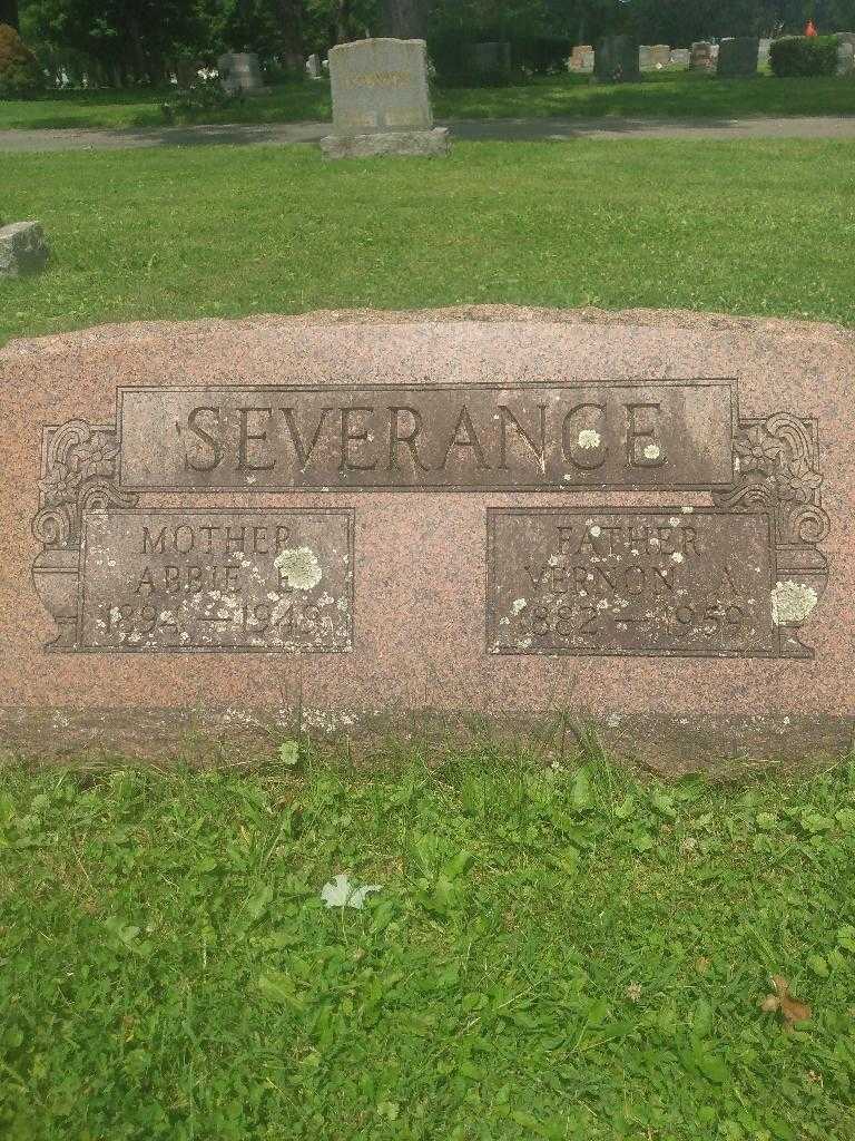 Vernon A. Severance's grave. Photo 3