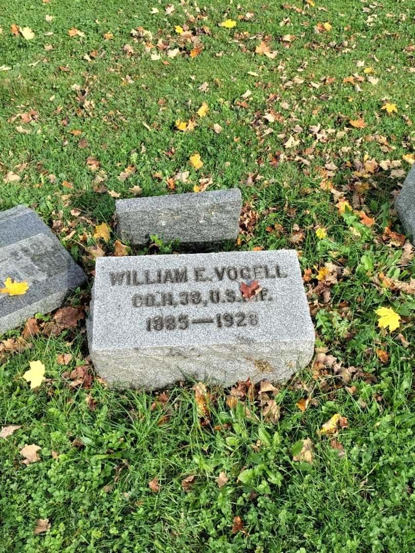 William E. Vogell's grave. Photo 2