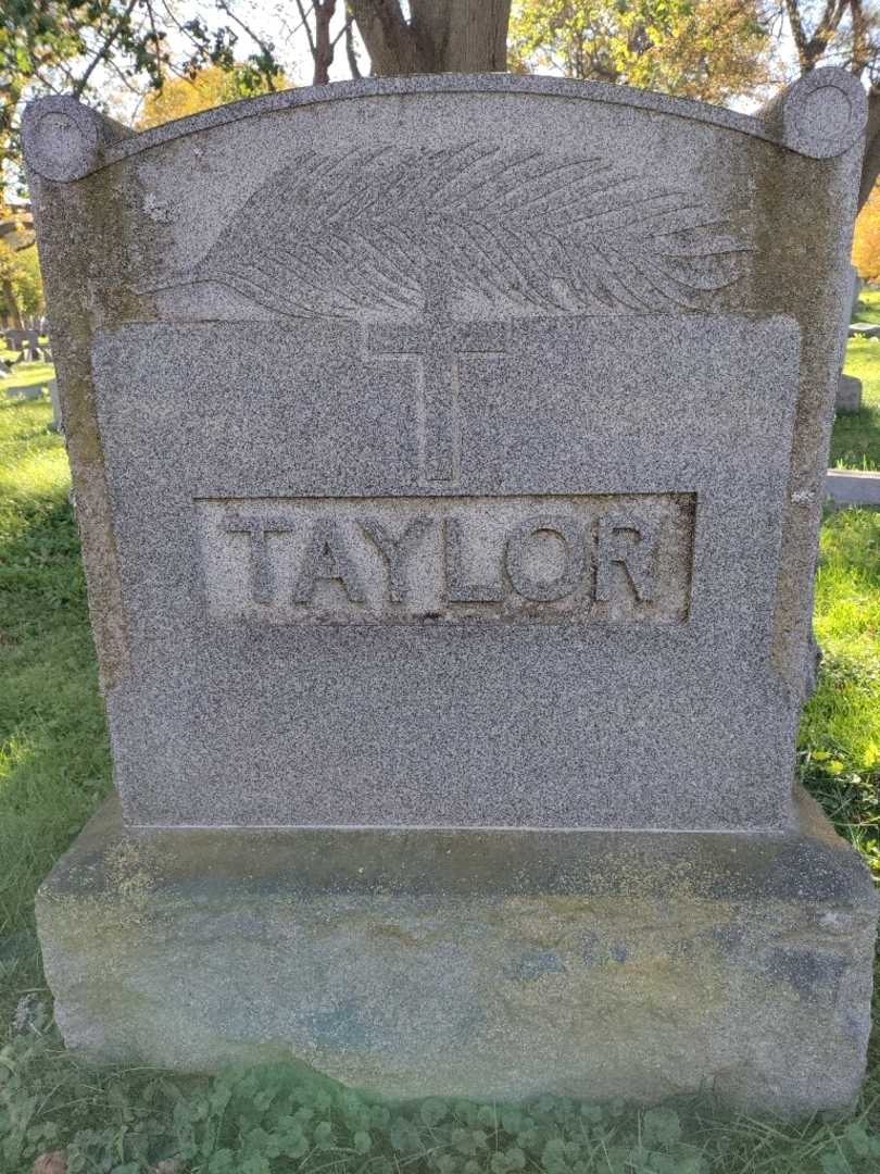 Pauline Mary Taylor's grave. Photo 4