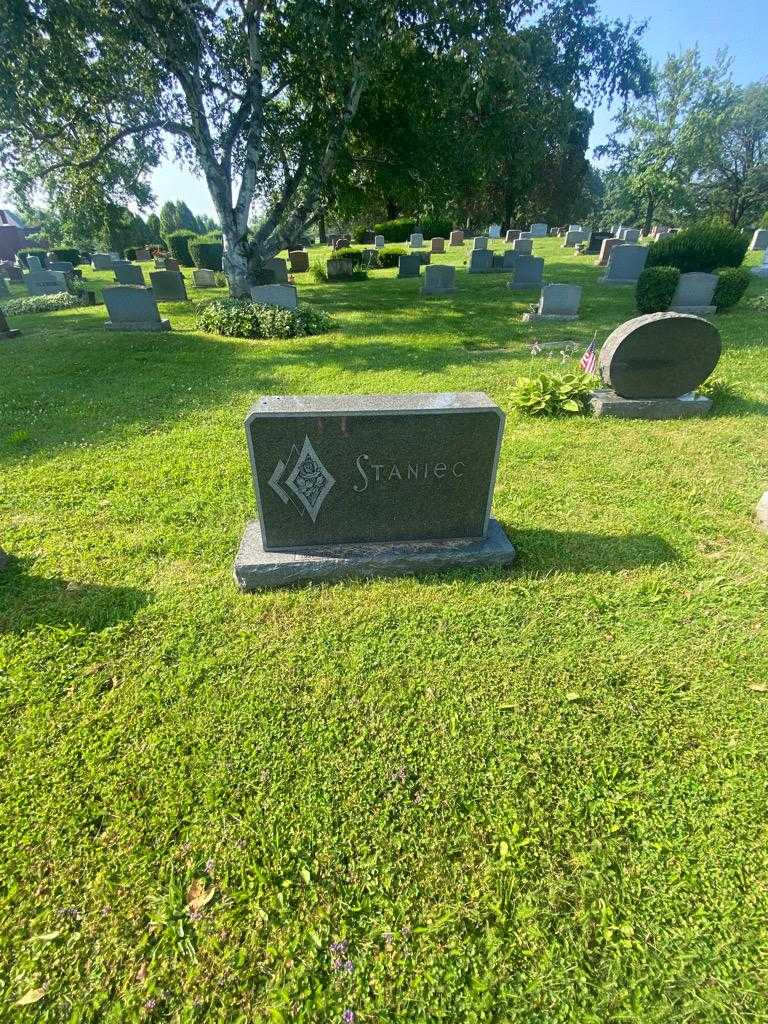 Louis Staniec's grave. Photo 1