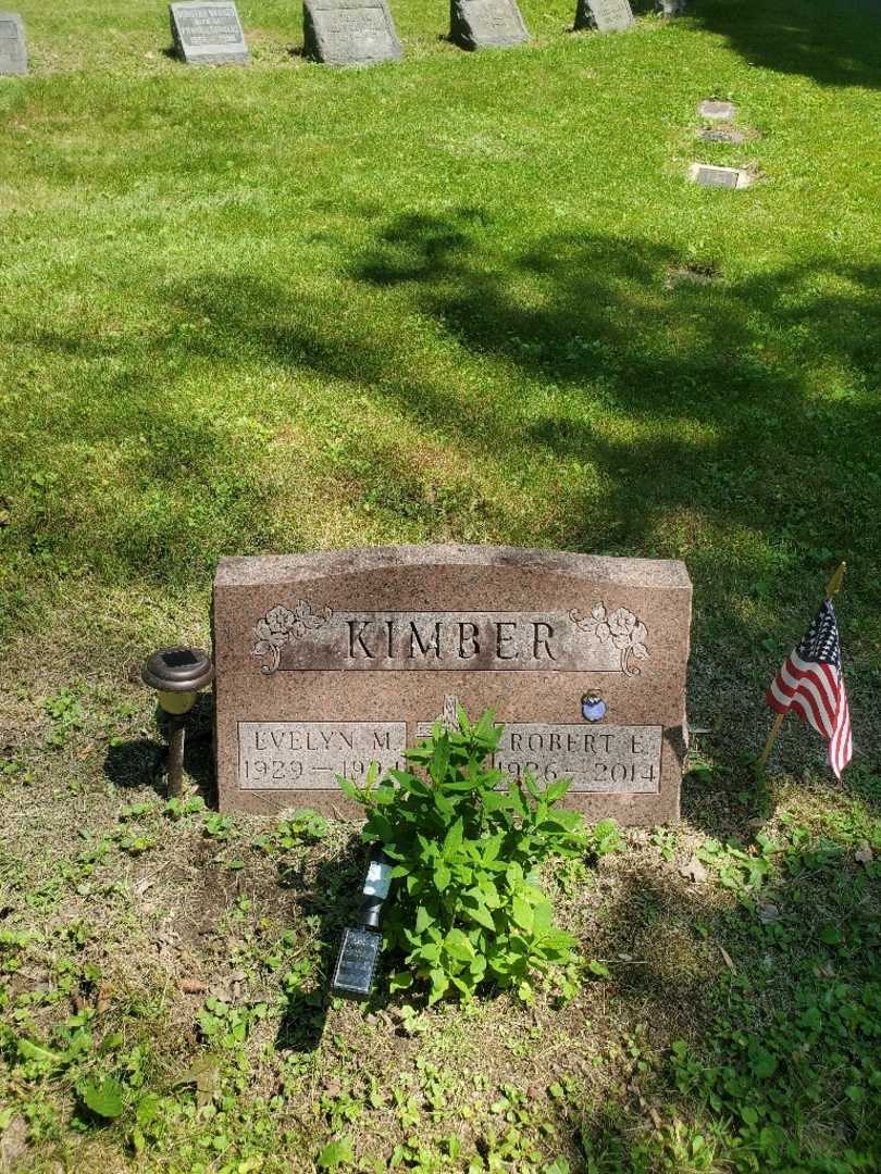 Evelyn M. Kimber's grave. Photo 2