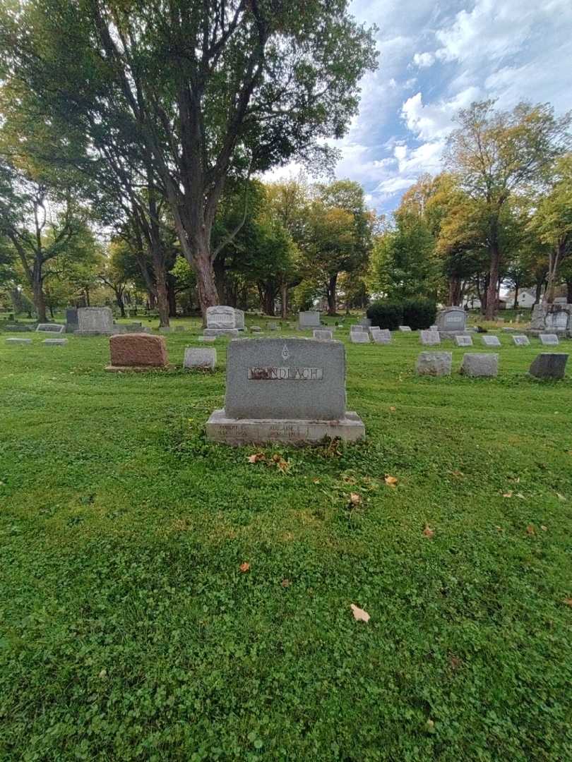 Adelaide E. Gundlach's grave. Photo 1