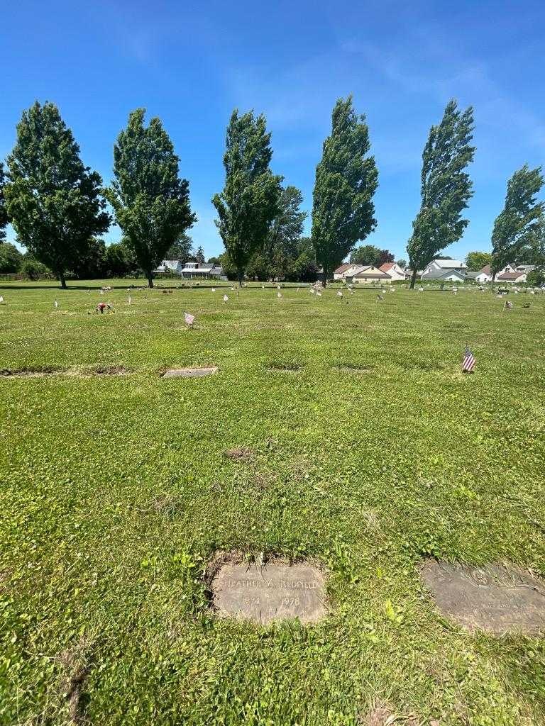 Heather A. Redfield's grave. Photo 3