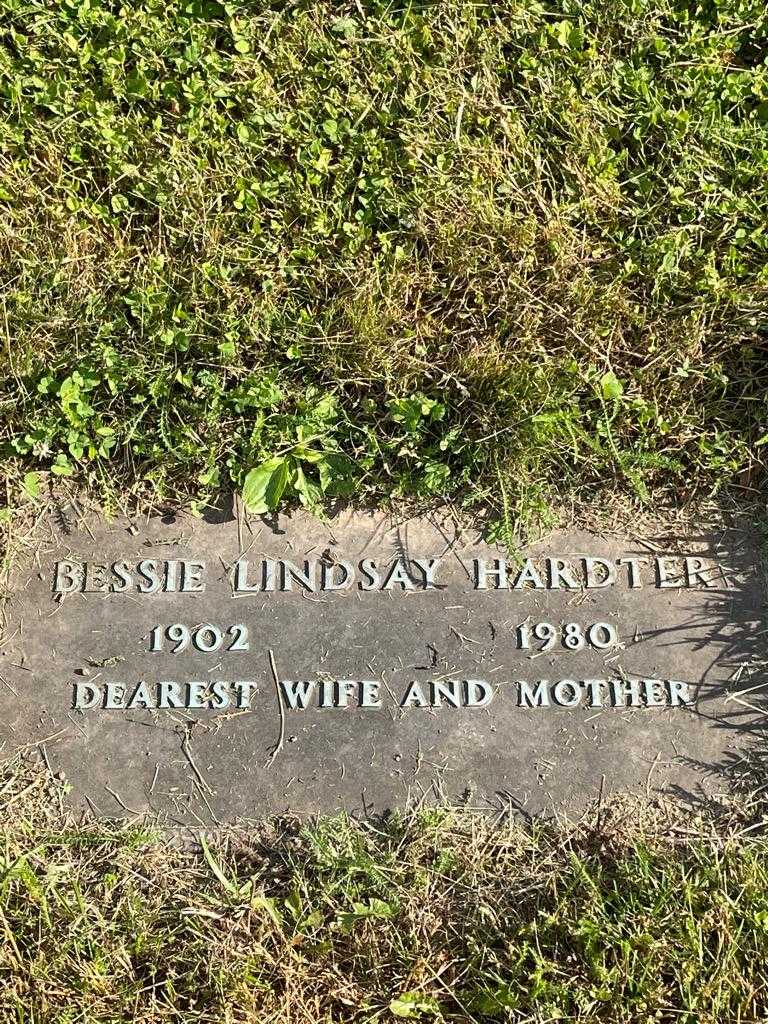 Bessie Lindsay Hardter's grave. Photo 1