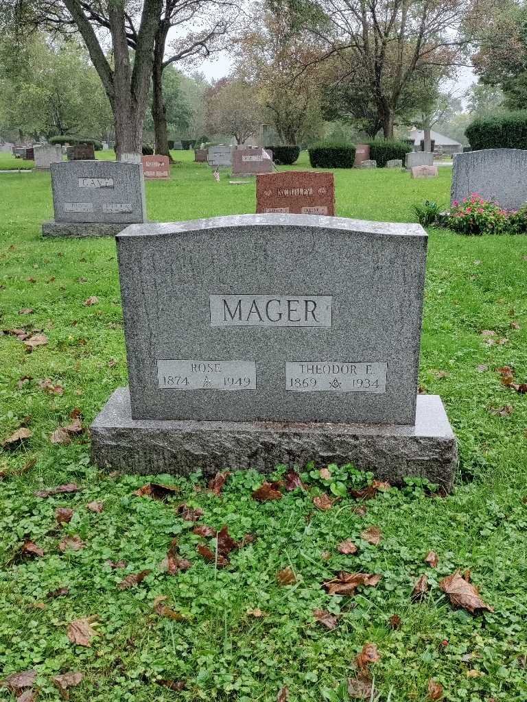 Rose Mager's grave. Photo 2