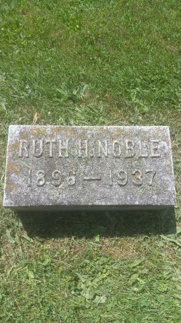 Ruth H. Noble's grave. Photo 3