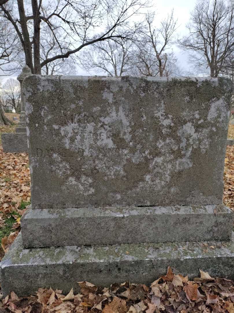 Mary O'Connor's grave. Photo 2