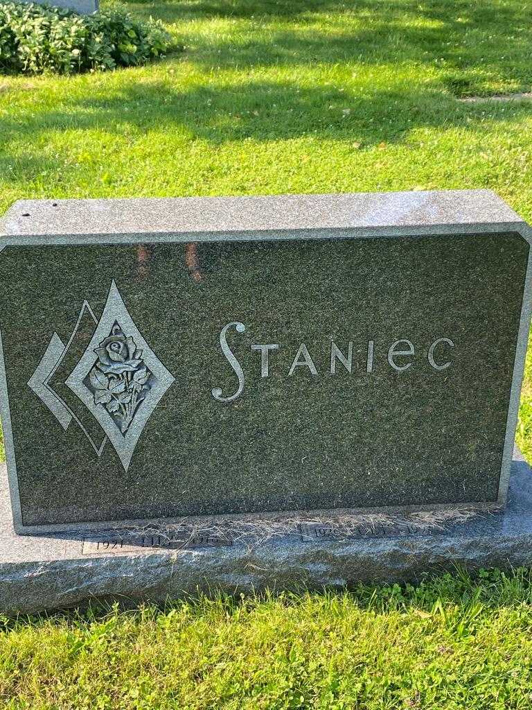 Lily Staniec's grave. Photo 3