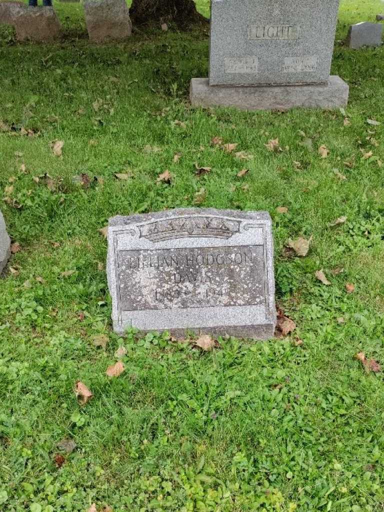 Lillian Hodgson Davis's grave. Photo 3