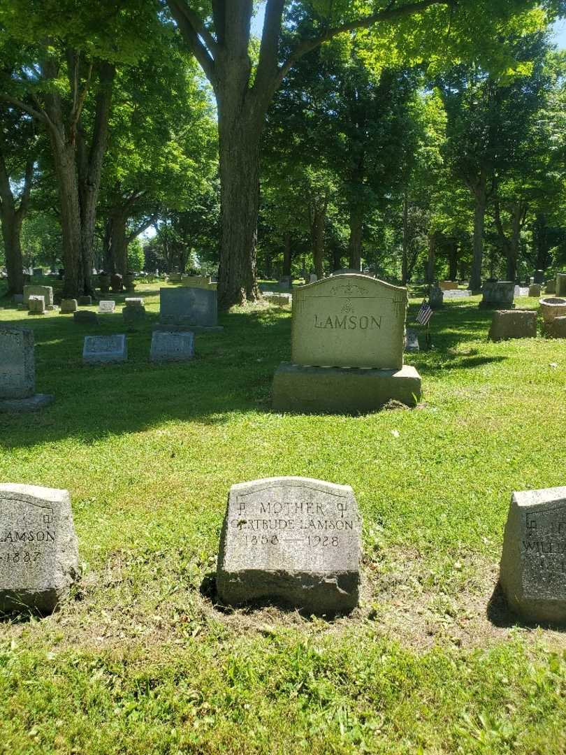Gertrude Lamson's grave. Photo 1