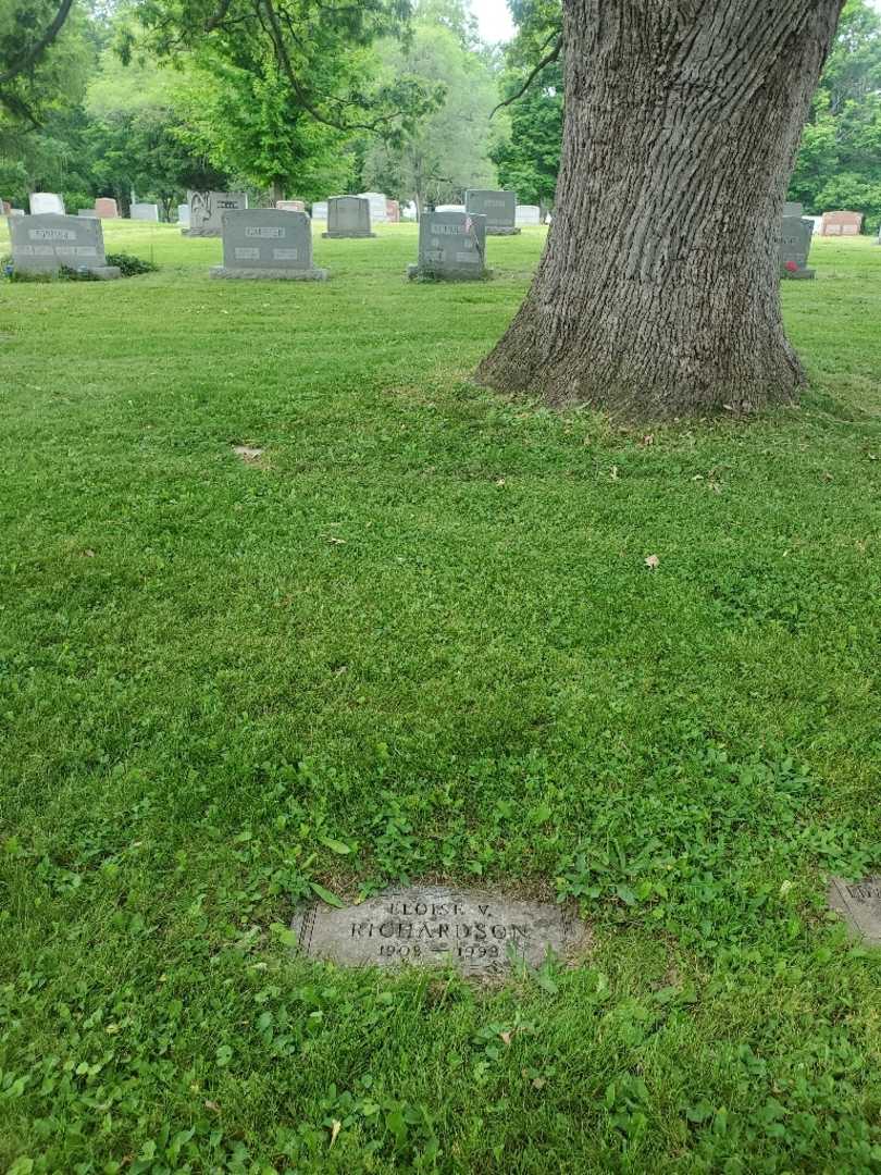 Eloise Richardson Vines's grave. Photo 1