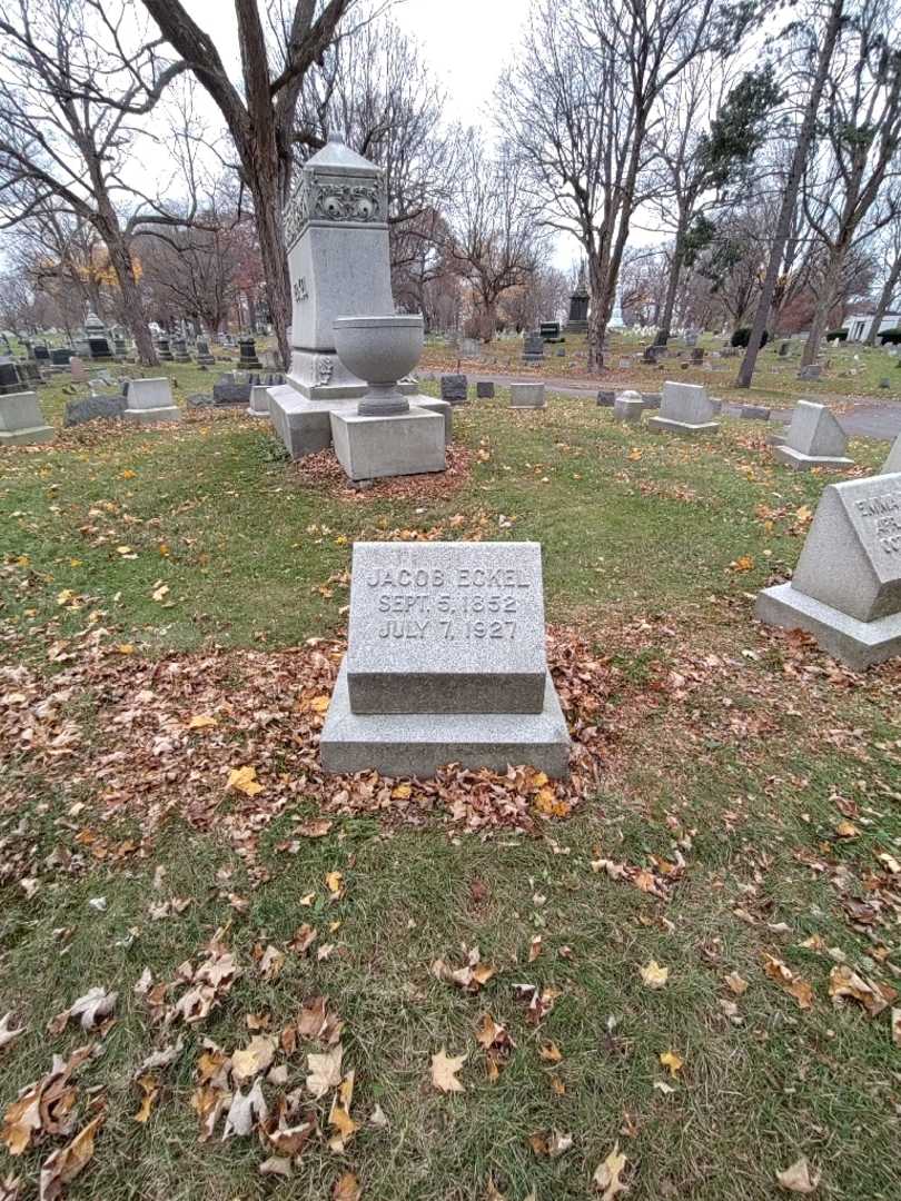 Jacob Eckel's grave. Photo 1