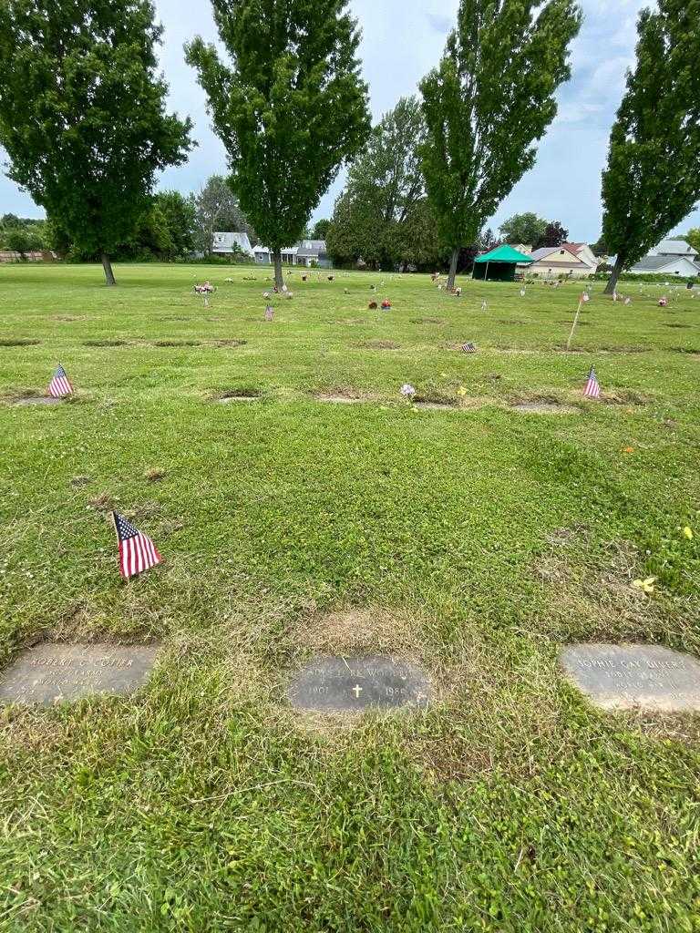 Gladys York Woodruff's grave. Photo 1