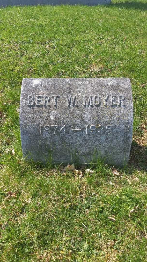 Bert W. Moyer's grave. Photo 4