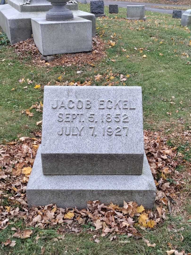 Jacob Eckel's grave. Photo 2