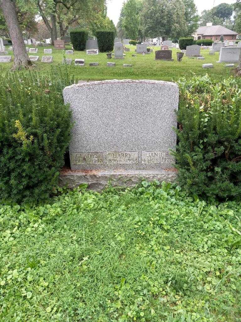 Gladys J. Parker Pearlman's grave. Photo 2