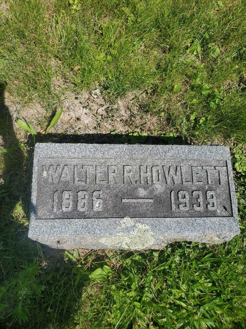 Walter R. Howlett's grave. Photo 3