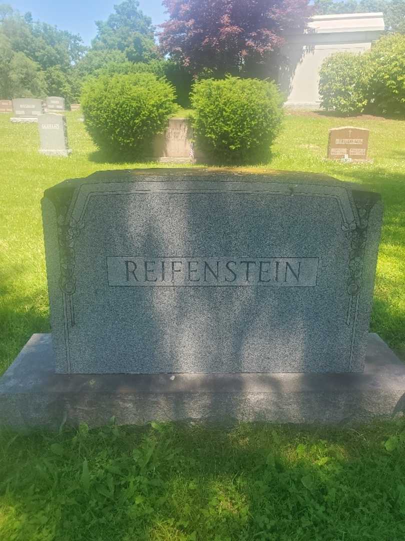 Edward C. Reifenstein Senior's grave. Photo 4
