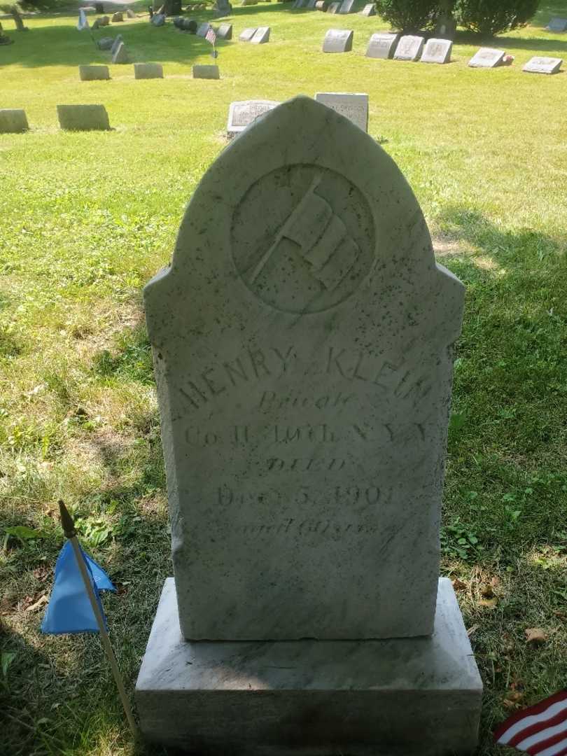 Henry Klein's grave. Photo 3
