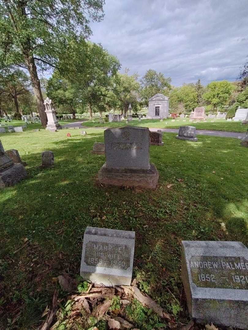 Wellington E. Palmer's grave. Photo 4