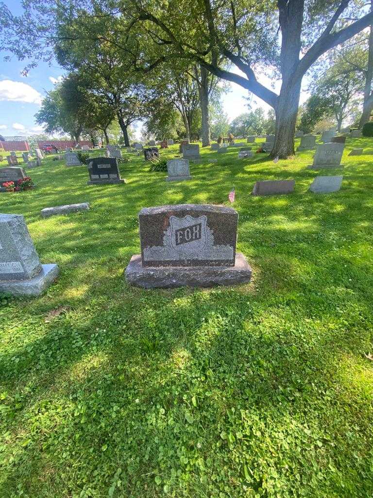 Irene Louise Fox's grave. Photo 1