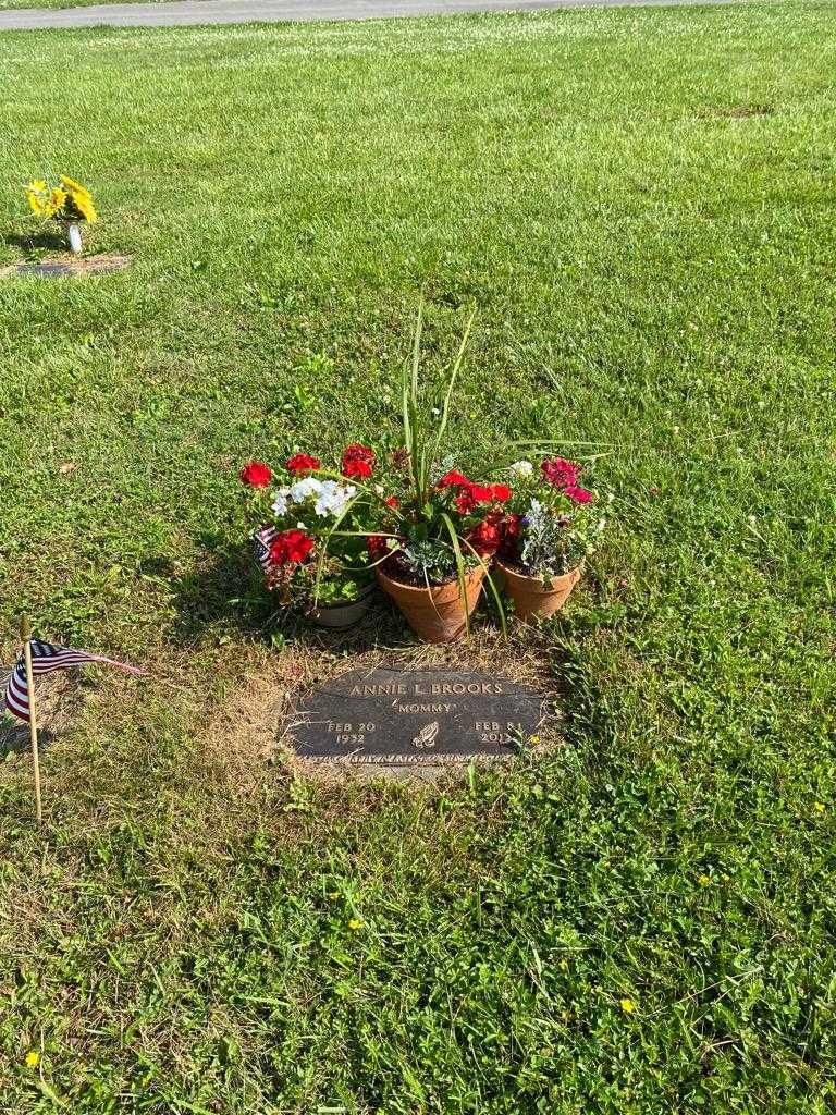 Annie L. Brooks's grave. Photo 2