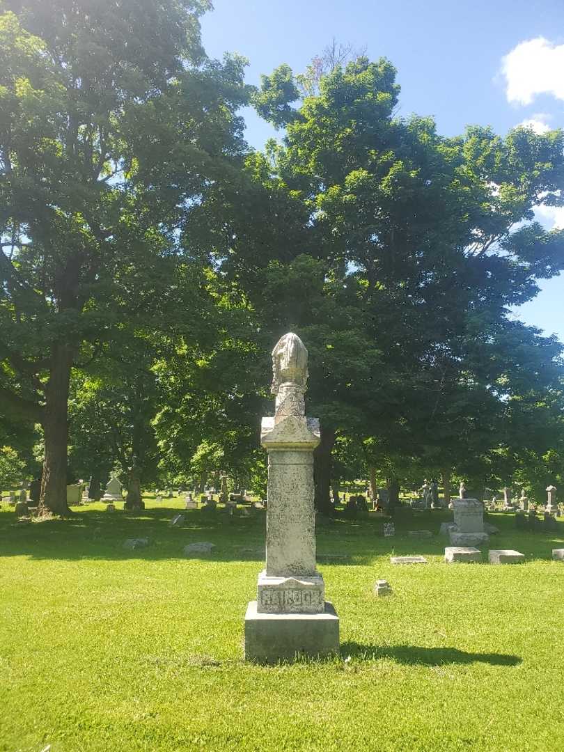 Rachel Rainbow's grave. Photo 2