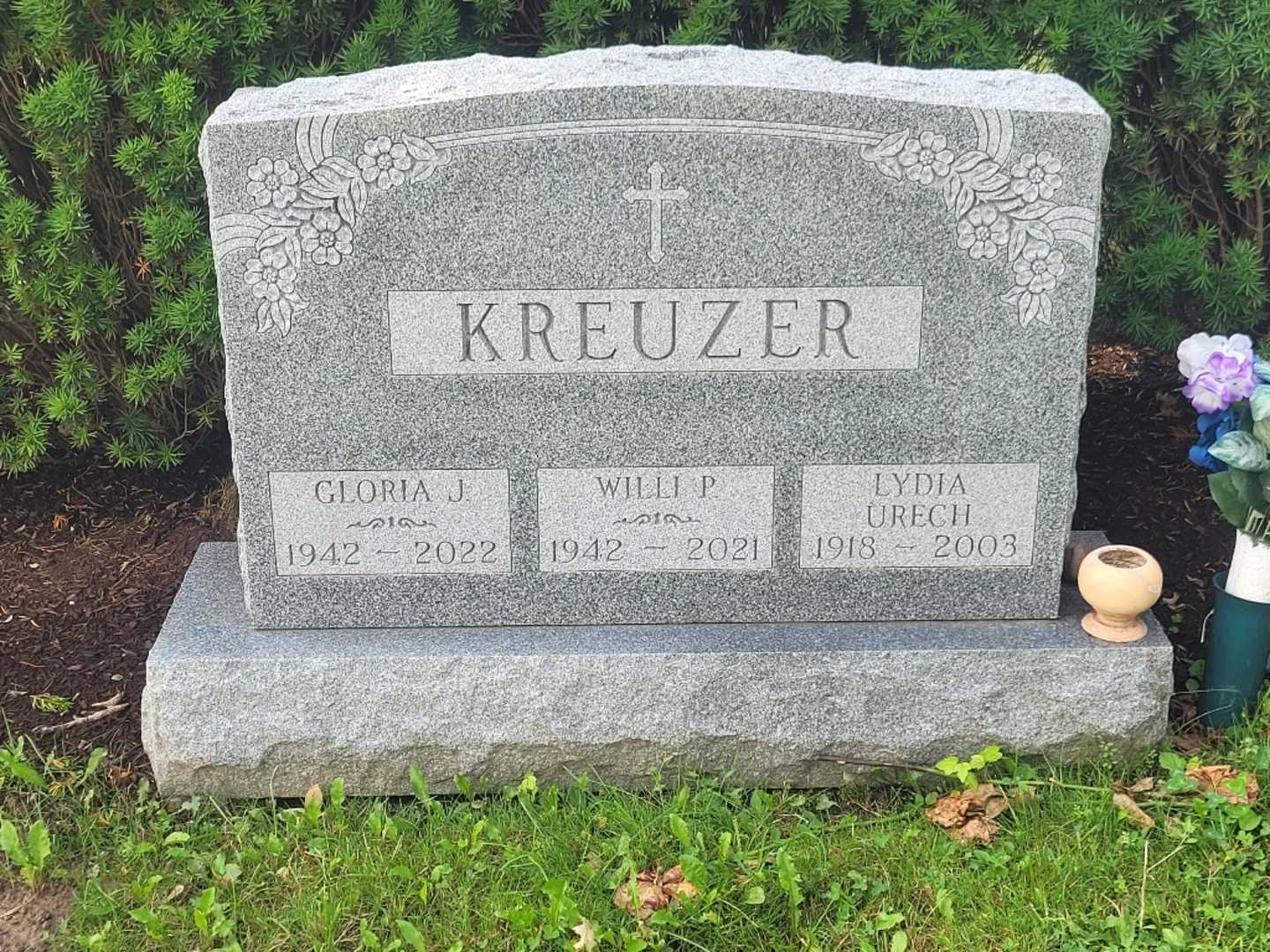 Willi P. Kreuzer's grave. Photo 2
