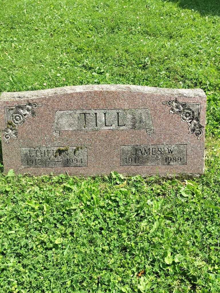Ethelyn C. Till's grave. Photo 3