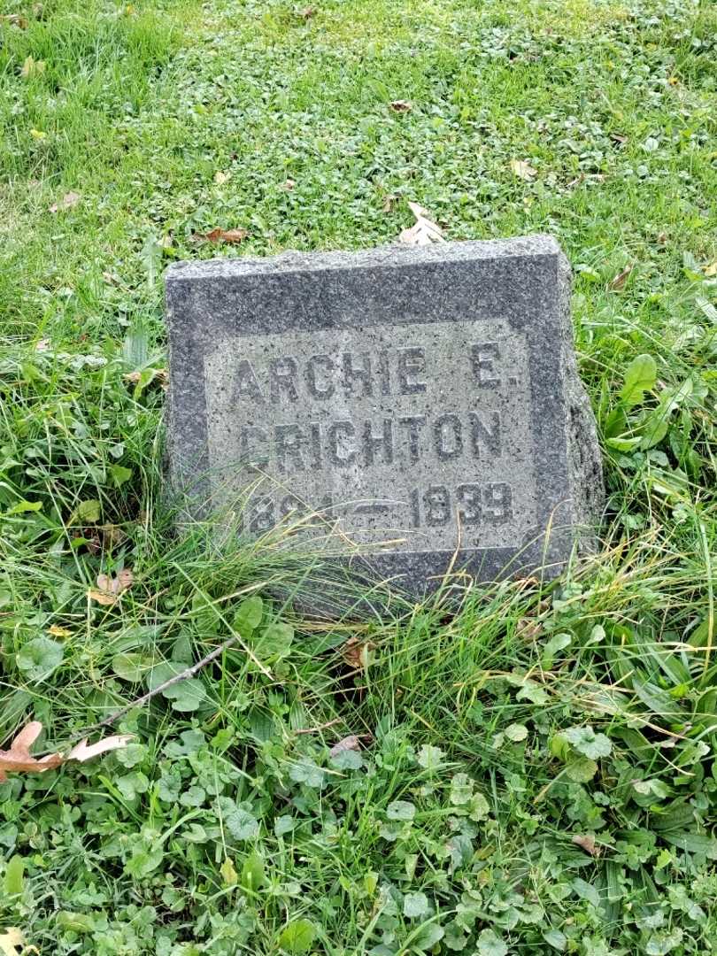 Archie E. Crichton's grave. Photo 3