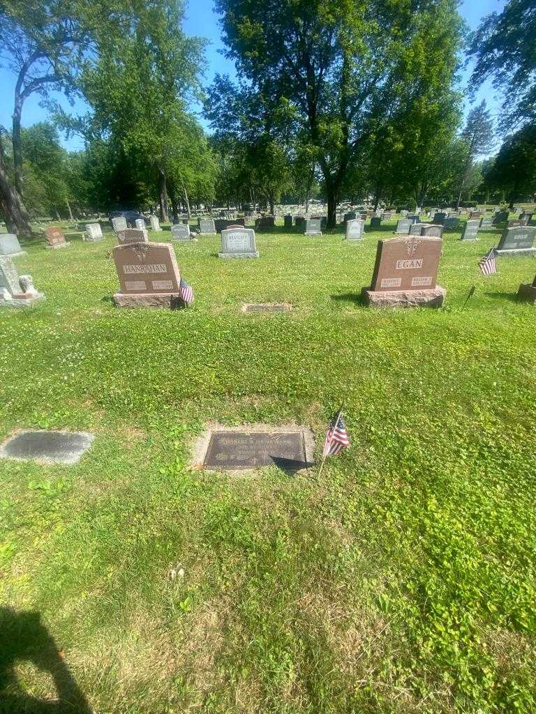 Charles B. Homeward's grave. Photo 1