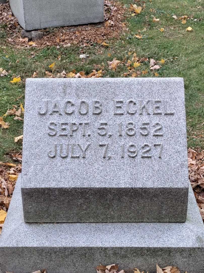 Jacob Eckel's grave. Photo 3