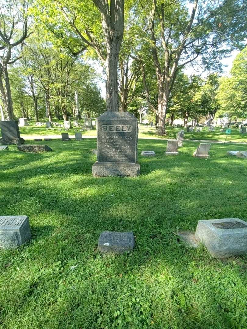 Bertha Manzer's grave. Photo 2