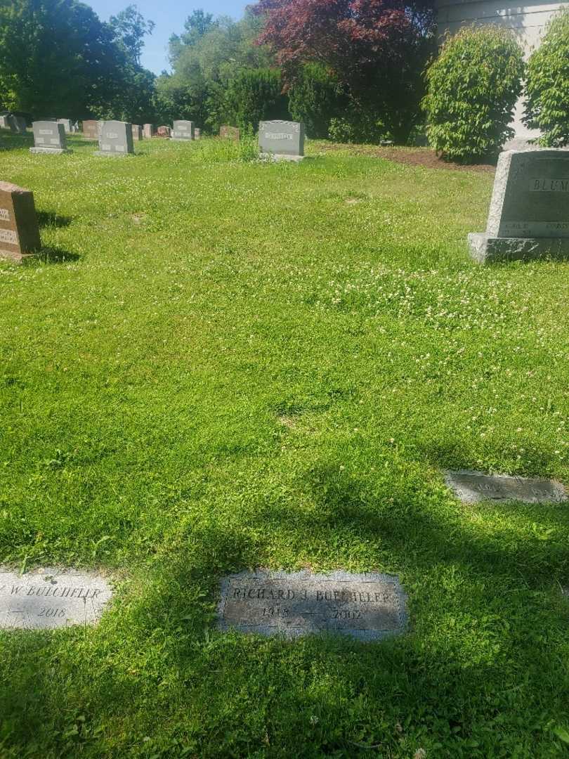 Richard J. Buecheler's grave. Photo 2