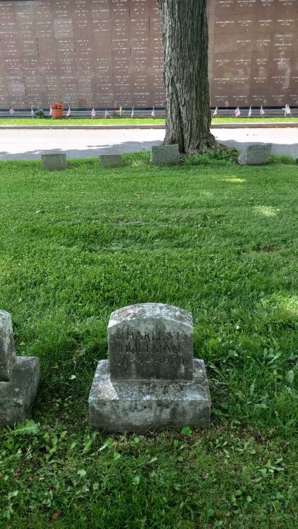 Charles L. Hoffman's grave. Photo 2