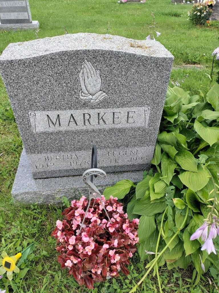 Bertha Markee's grave. Photo 2