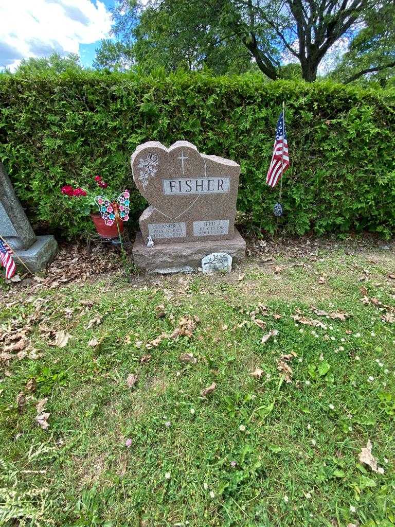 Eleanor V. Fisher's grave. Photo 1