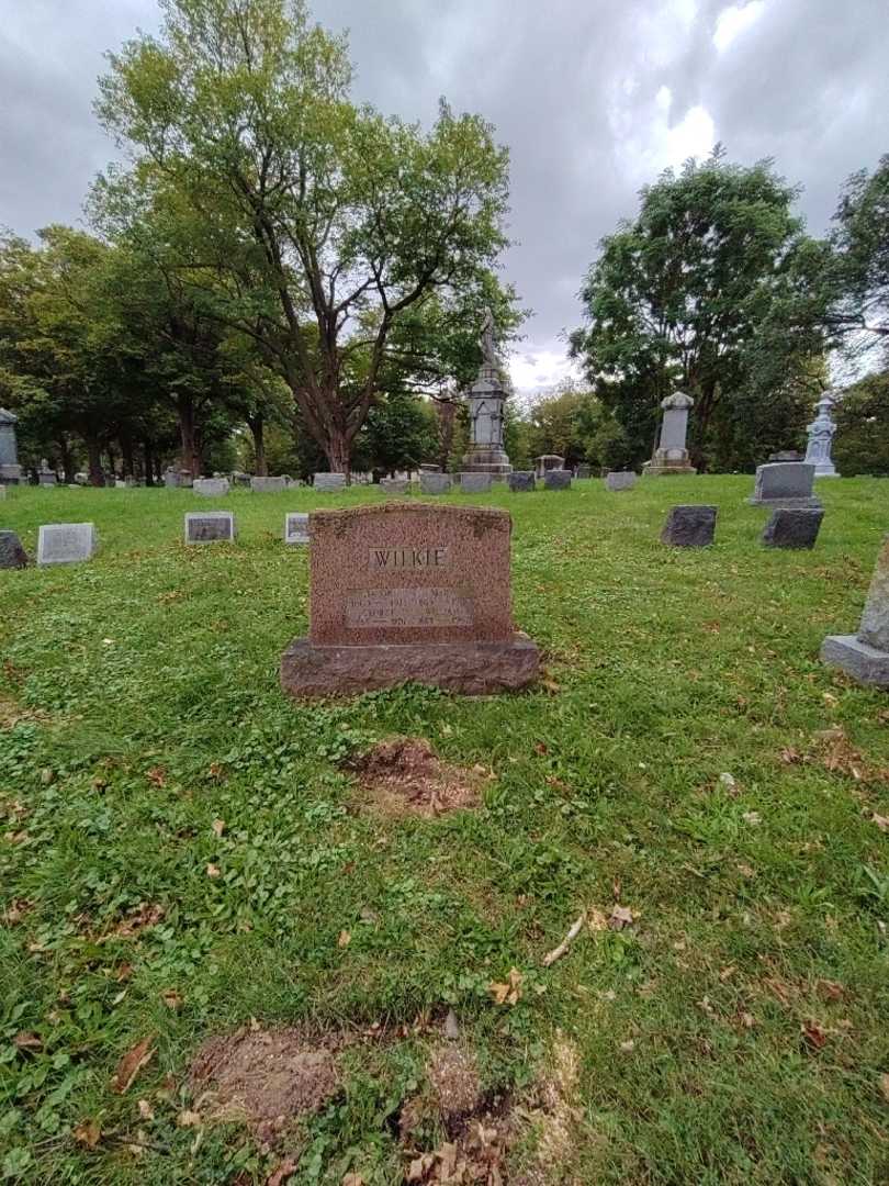 Mary Lillian Wilkie's grave. Photo 1