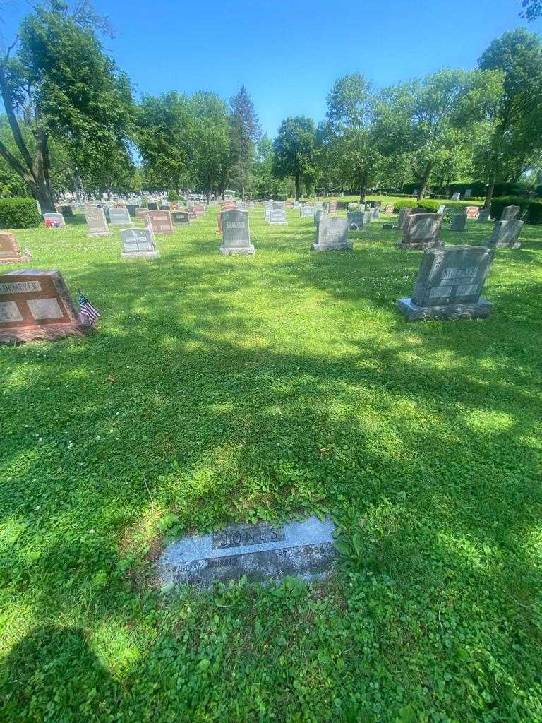 William Jones Morris's grave. Photo 1