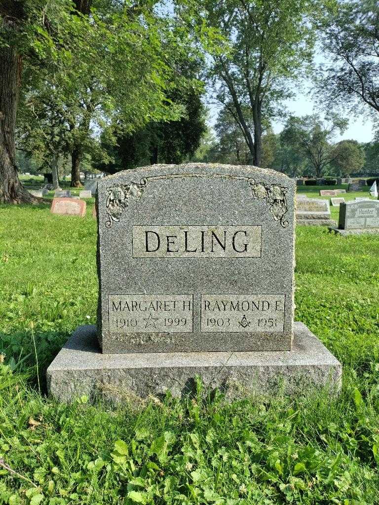 Raymond E. DeLing's grave. Photo 2