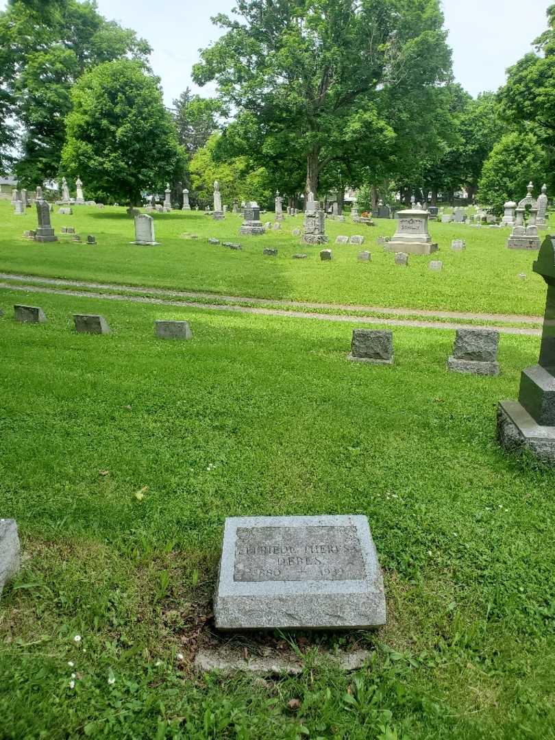 Elfriede Theresa S. Debes's grave. Photo 2