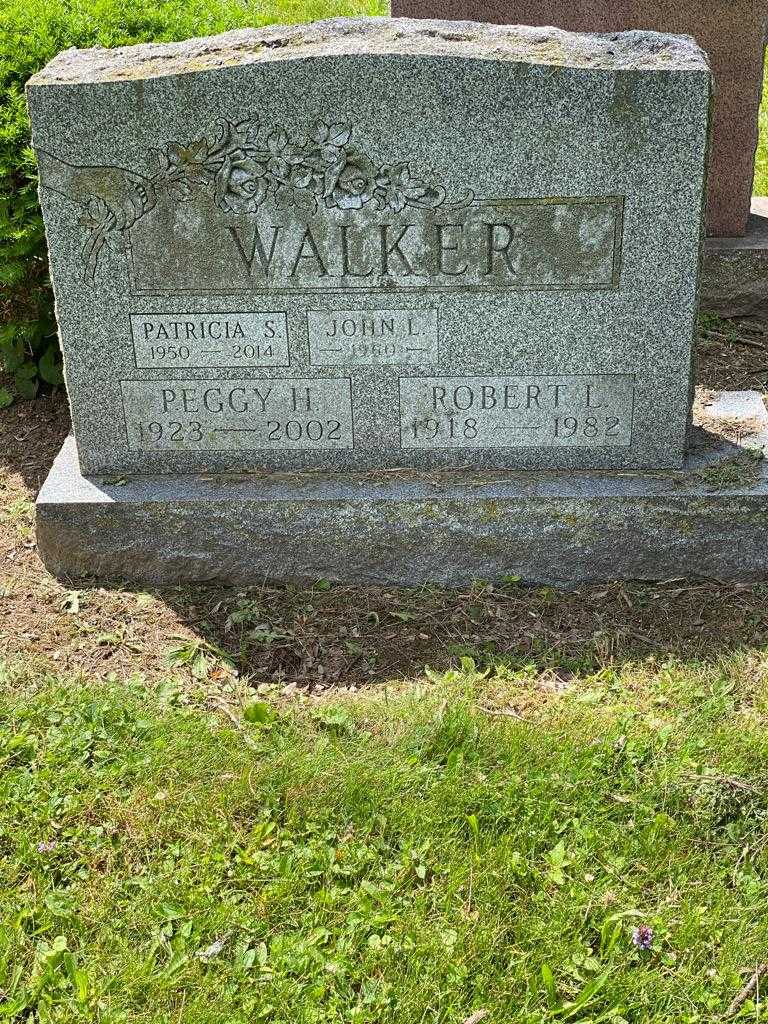 Peggy H. Walker's grave. Photo 1