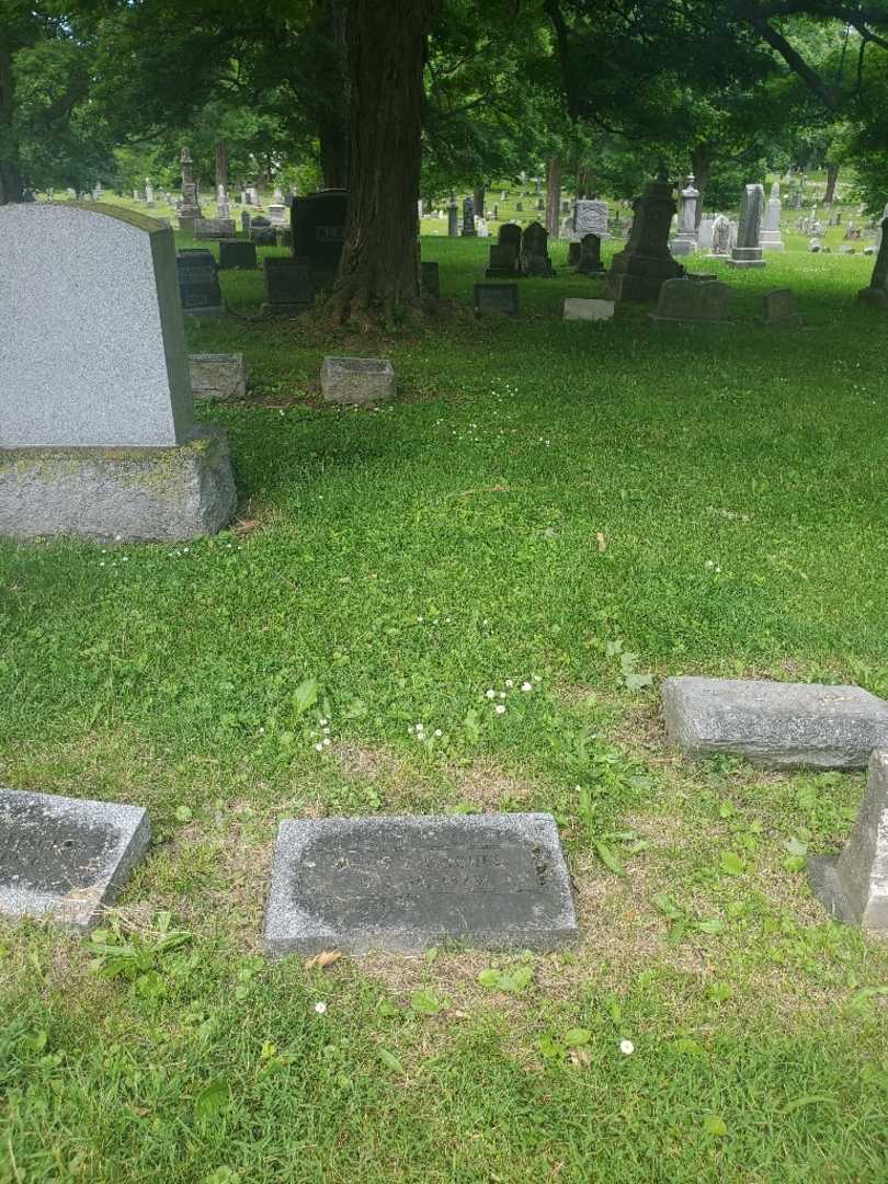 Mary E. Fischer's grave. Photo 2