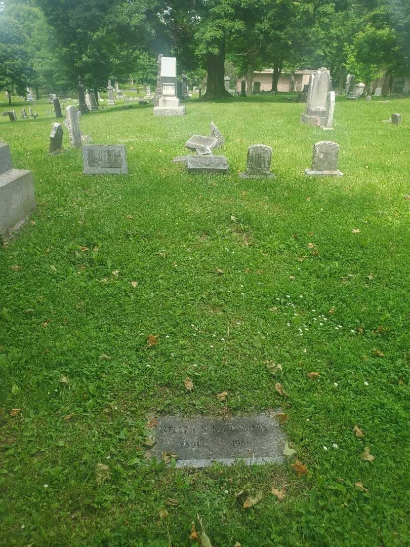 Stella S. Kingsbury's grave. Photo 2