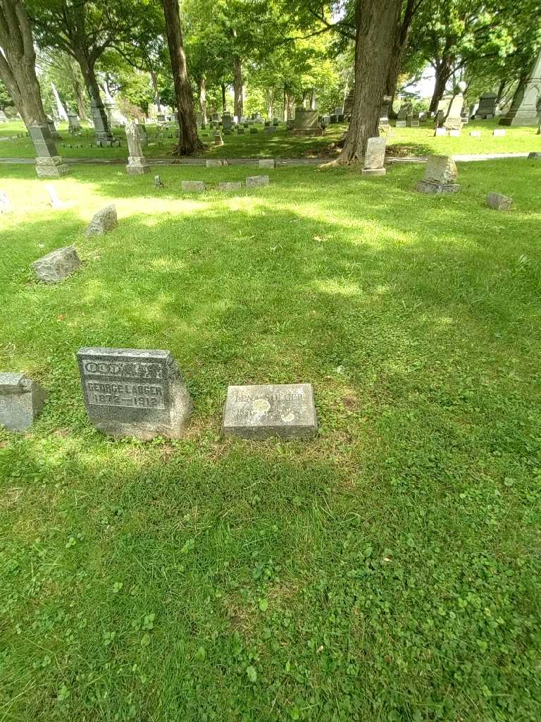 Lena Solger's grave. Photo 1