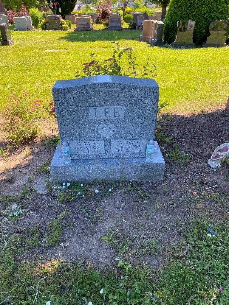 Pa Yang Lee's grave. Photo 2