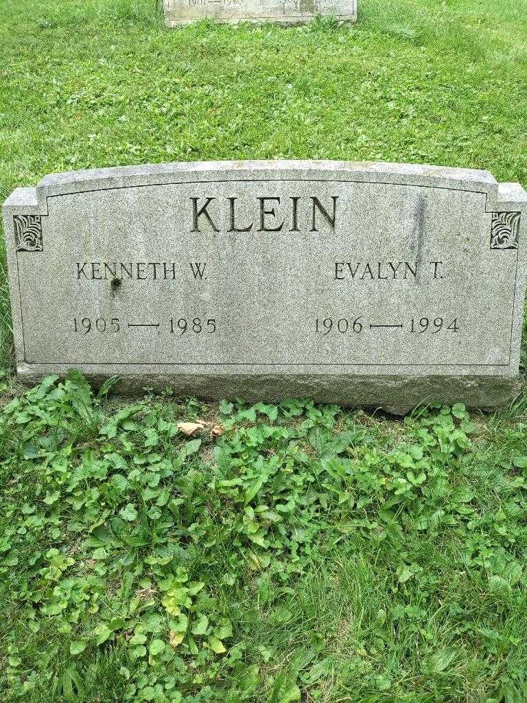 Evalyn T. Klein's grave. Photo 2